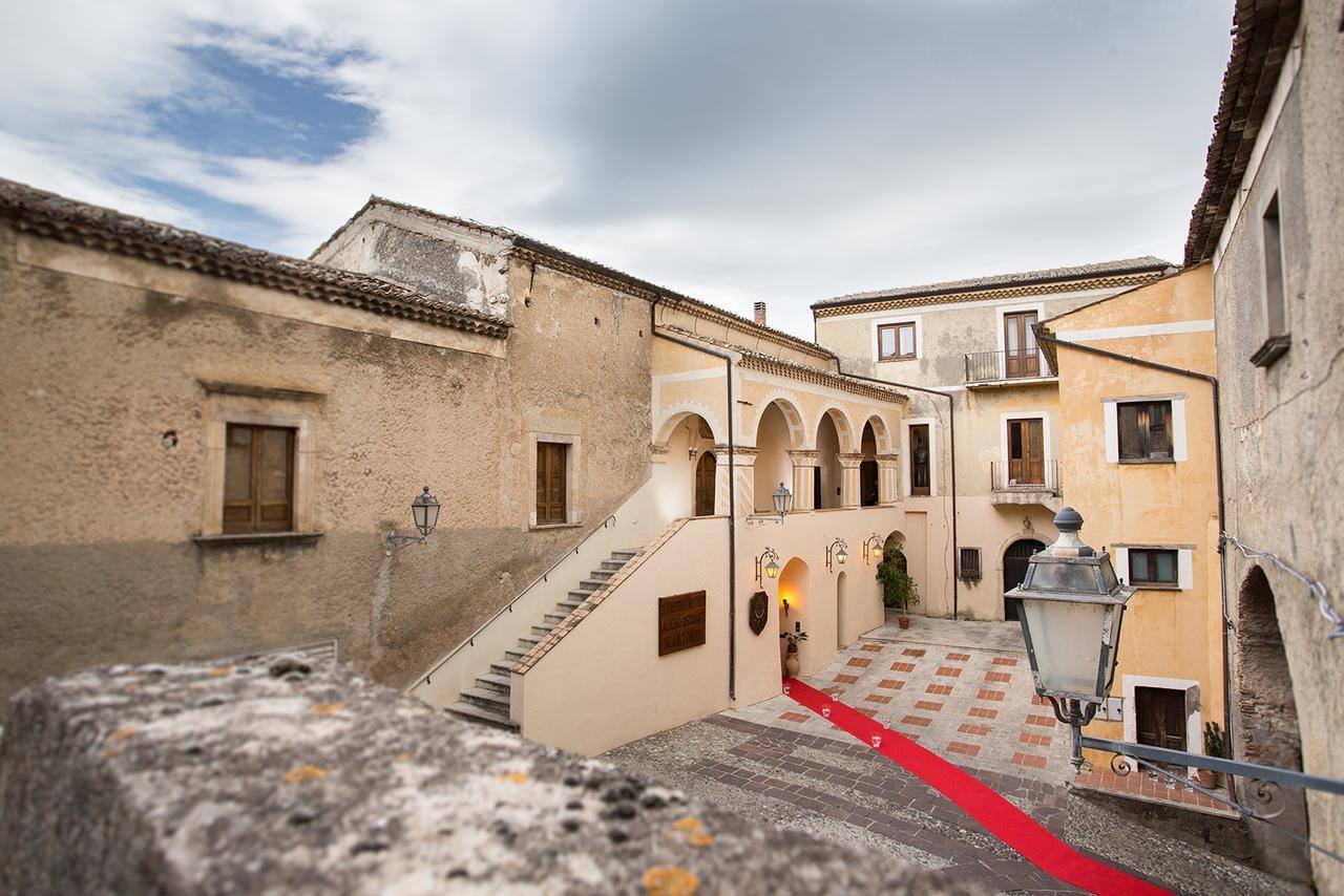 Hotel Castello di Altomonte Esterno foto