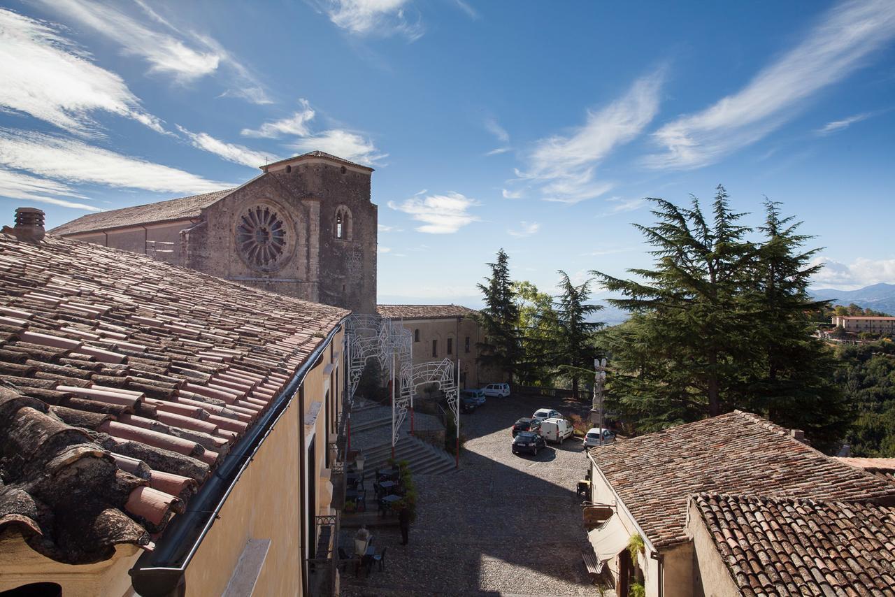 Hotel Castello di Altomonte Esterno foto