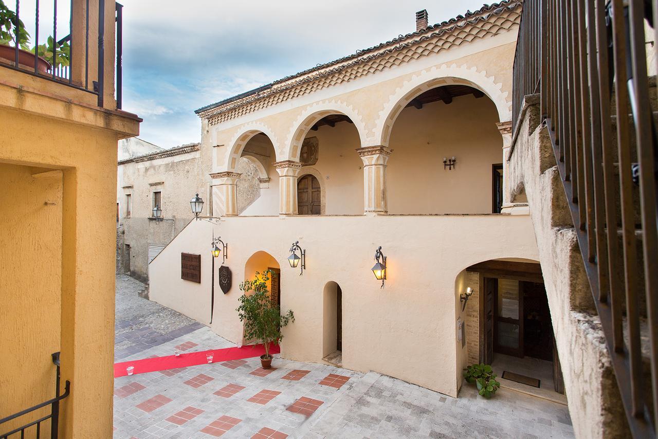 Hotel Castello di Altomonte Esterno foto